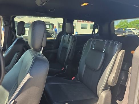 Used 2019 Dodge Grand Caravan SXT w/ Blacktop Package FWD image 21