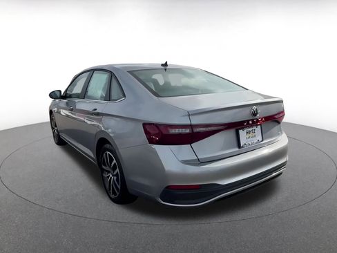 Used 2025 Volkswagen Jetta SE image 11