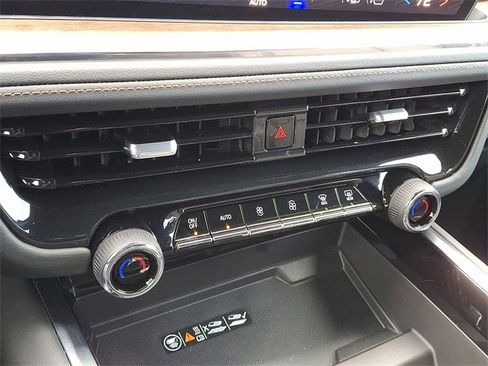 Used 2025 Chevrolet Tahoe High Country image 12