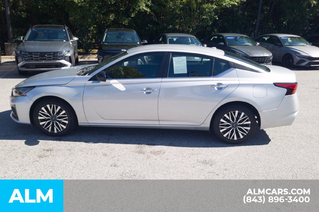 Used 2024 Nissan Altima 2.5 SV FWD image 10