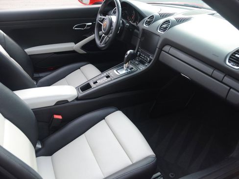 Used 2020 Porsche 718 Boxster image 4