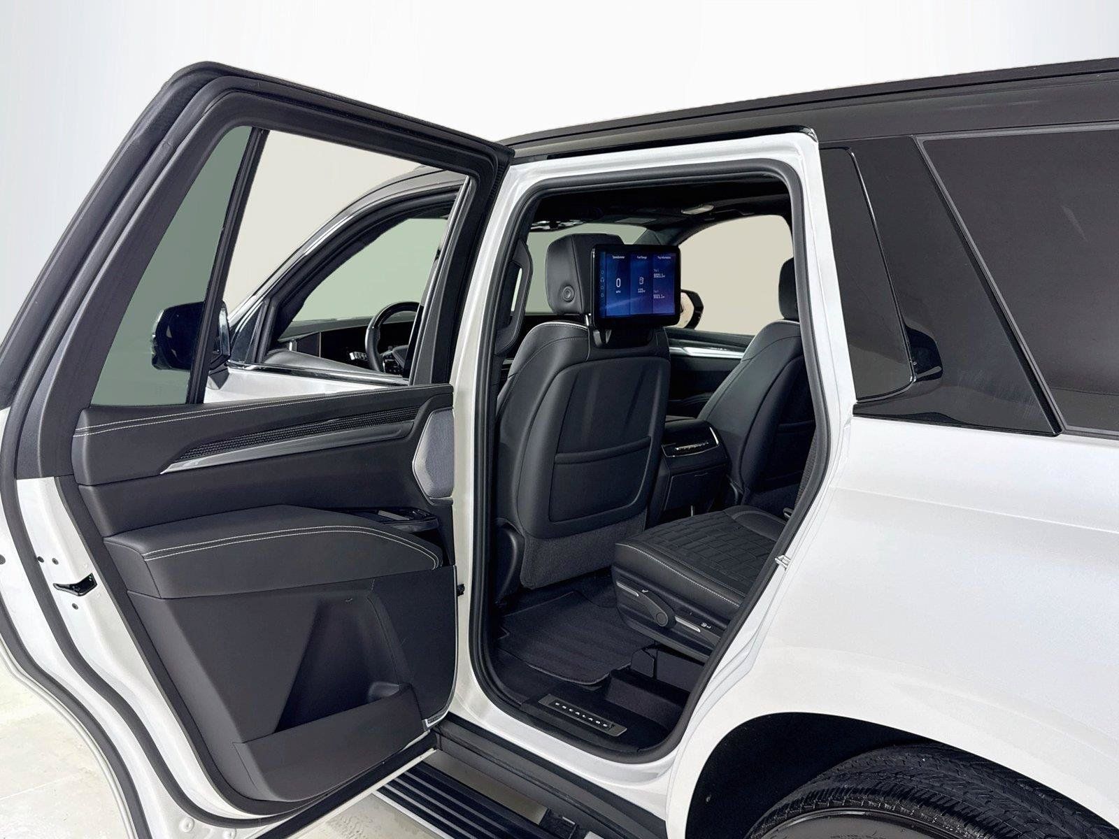 Used 2025 Cadillac Escalade V w/ LPO, ONYX Package AWD/4WD image 24
