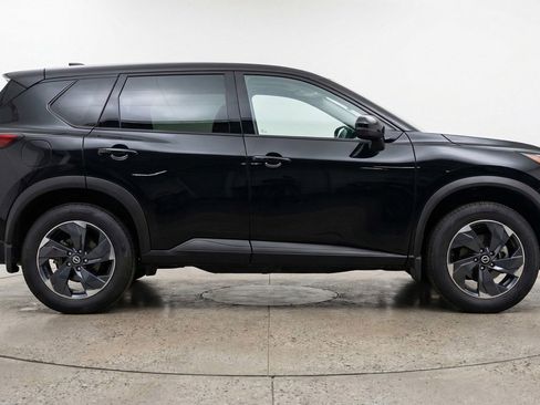 Used 2025 Nissan Rogue SV image 8