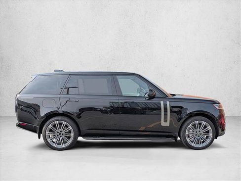 Certified 2025 Land Rover Range Rover Long Wheelbase SE AWD/4WD image 4