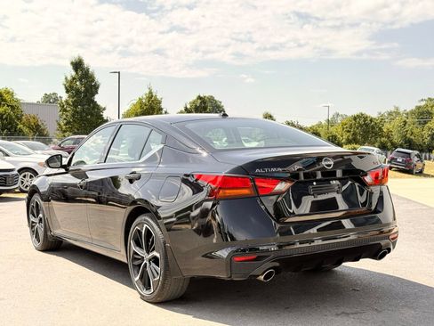 Used 2024 Nissan Altima 2.5 SR FWD image 12