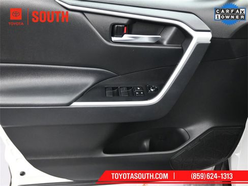 Used 2021 Toyota RAV4 XLE w/ Convenience Package image 21