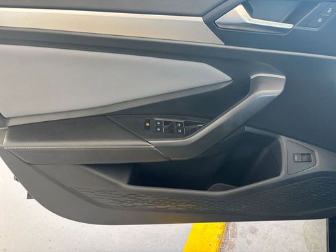 Used 2025 Volkswagen Jetta SE image 25