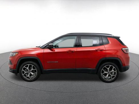 Used 2025 Jeep Compass Limited AWD/4WD image 4