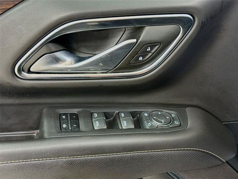 Used 2024 Chevrolet Suburban Premier AWD/4WD image 18