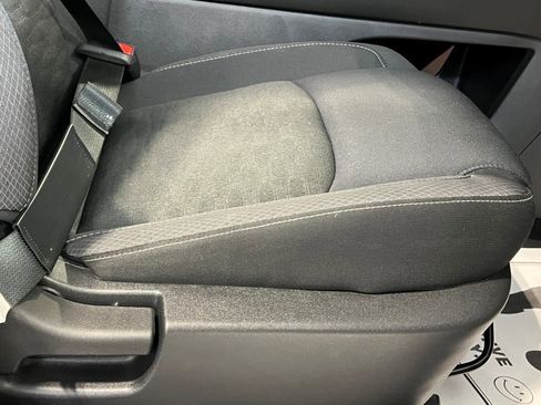 Used 2024 Nissan Pathfinder SV image 13