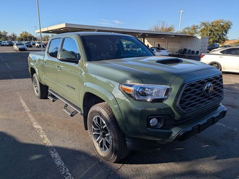 Used 2021 Toyota Tacoma TRD Sport w/ Technology Package image 3