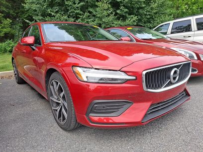 Used 2019 Volvo S60 T6 Momentum w/ Premium Package