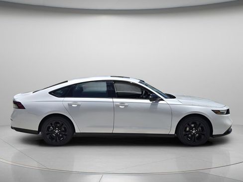 Certified 2025 Honda Accord SE image 4