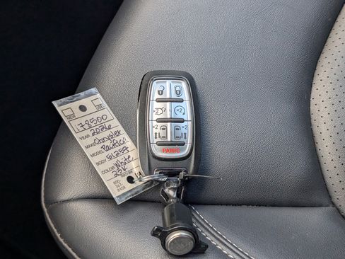 Used 2026 Chrysler Pacifica Select FWD image 39