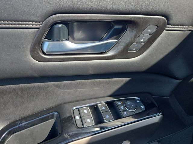 Used 2023 Nissan Pathfinder Platinum AWD/4WD image 13