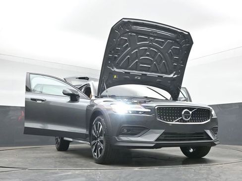 New 2026 Volvo V60 B5 Cross Country Ultra w/ Protection Package Premier AWD/4WD image 57