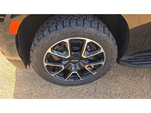 Used 2024 Chevrolet Suburban RST w/ Luxury Package AWD/4WD image 10