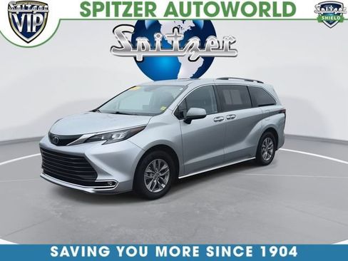 Used 2024 Toyota Sienna XLE FWD image 4