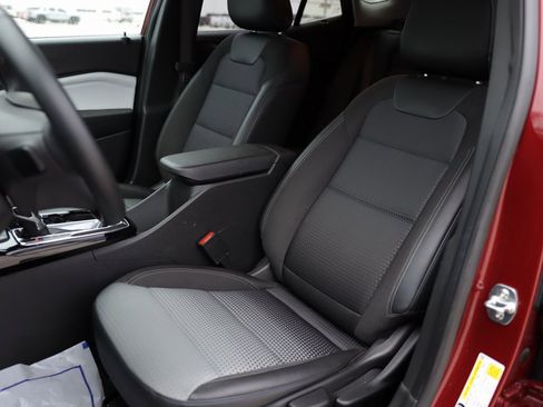 Used 2025 Chevrolet Trax LT w/ LT Convenience Package image 20