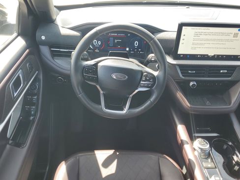 Certified 2025 Ford Explorer Platinum image 19