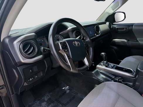Used 2020 Toyota Tacoma SR5 image 9