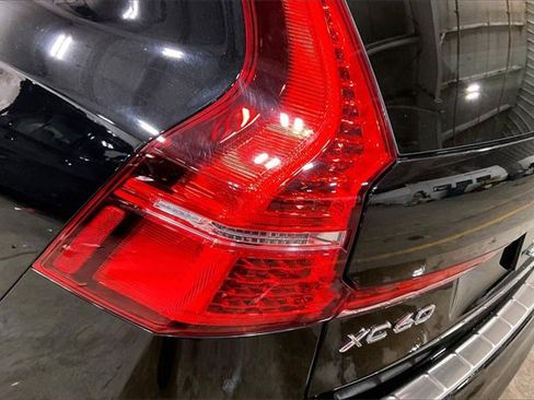 Certified 2022 Volvo XC60 B5 Momentum w/ Climate Package image 31