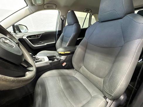 Used 2021 Toyota RAV4 LE FWD image 17