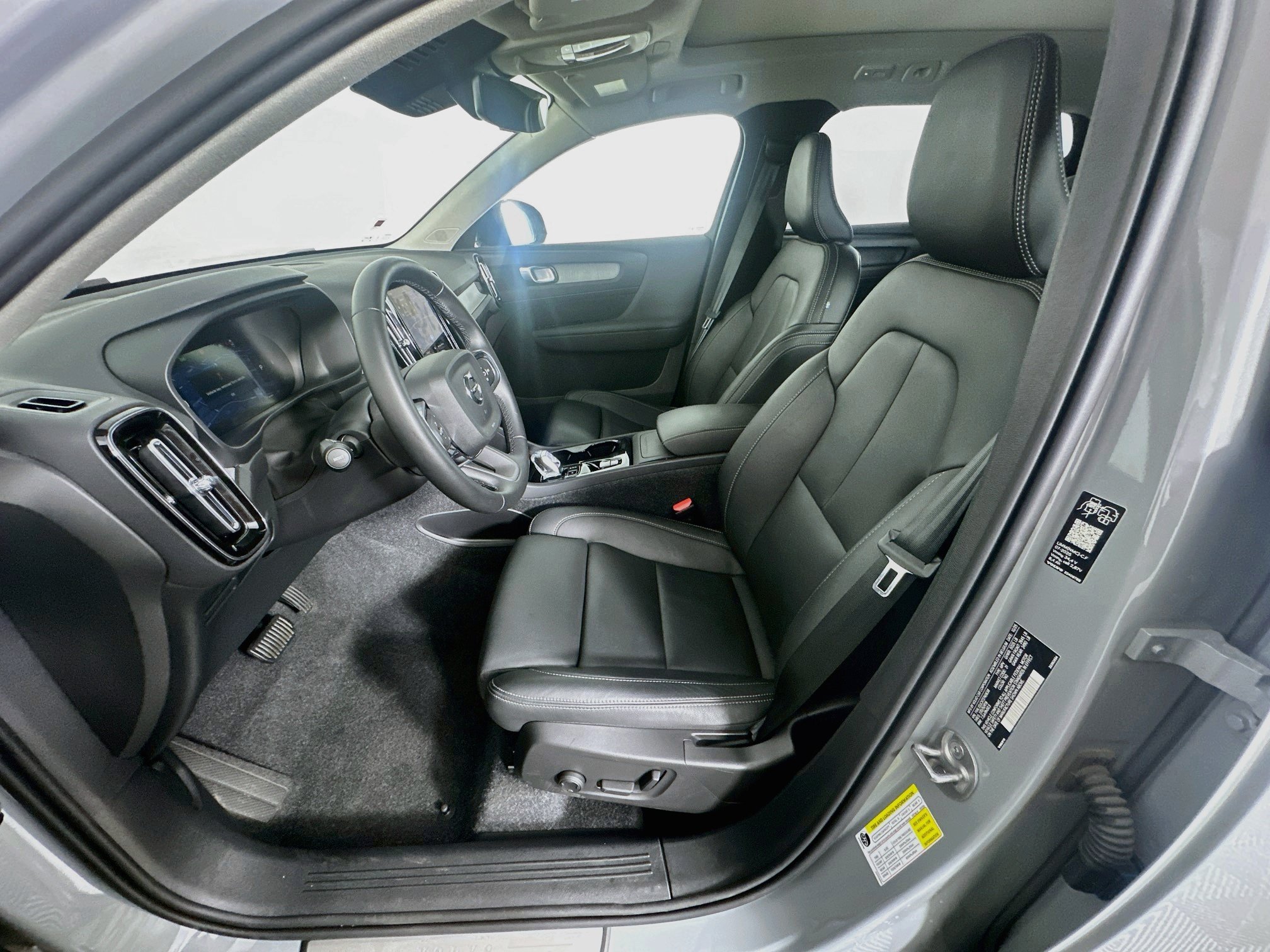 Used 2026 Volvo XC40 B5 Plus AWD/4WD image 13