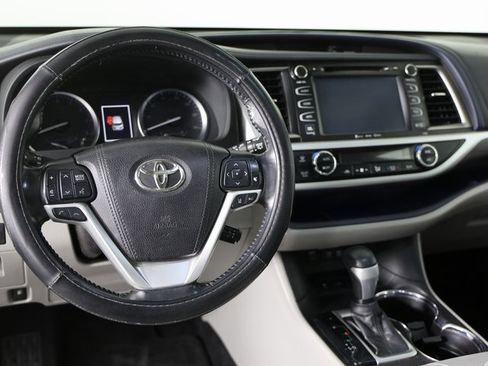 Used 2018 Toyota Highlander Limited image 11