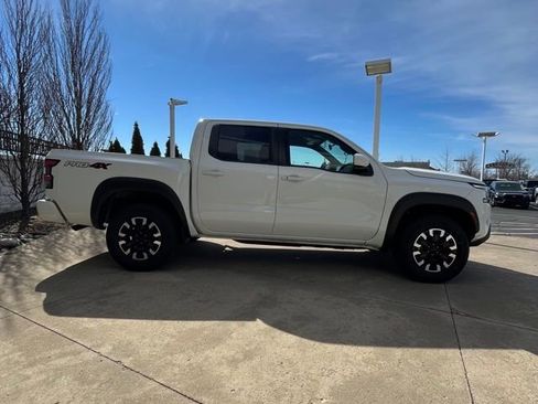 Used 2024 Nissan Frontier PRO-4X AWD/4WD image 3