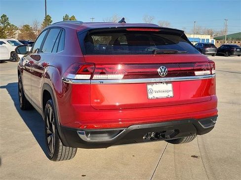 Certified 2024 Volkswagen Atlas Cross Sport SE w/ Panoramic Sunroof Package image 3
