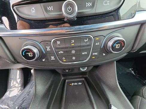 Used 2023 Chevrolet Traverse LT AWD/4WD image 19