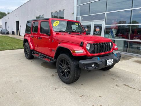 Used 2024 Jeep Wrangler Unlimited w/ Convenience Group AWD/4WD image 1