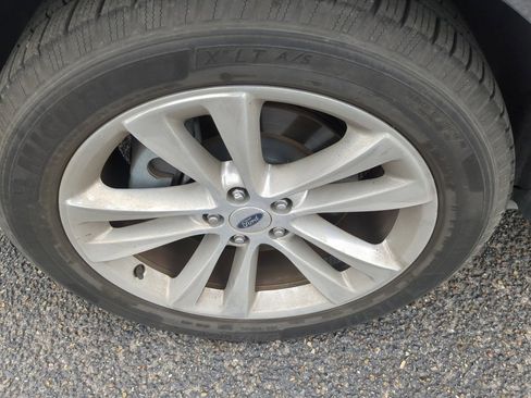 Used 2019 Ford Explorer XLT w/ Equipment Group 202A image 12