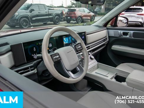Used 2025 Hyundai Santa Fe SEL FWD image 8