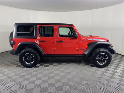 Used 2025 Jeep Wrangler Unlimited Rubicon 4xe w/ Convenience Group AWD/4WD image 6