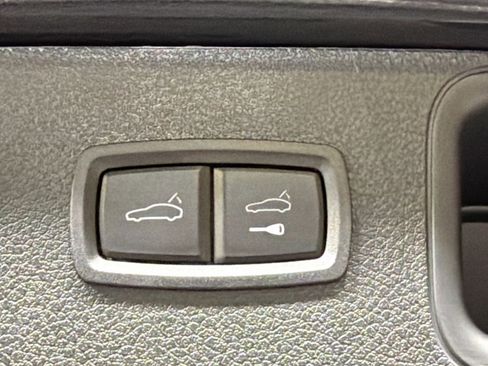 Certified 2025 Porsche Macan image 14