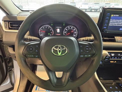 Used 2021 Toyota RAV4 XLE image 11