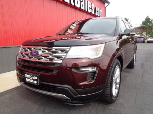 Used 2018 Ford Explorer XLT w/ Equipment Group 202A FWD image 13