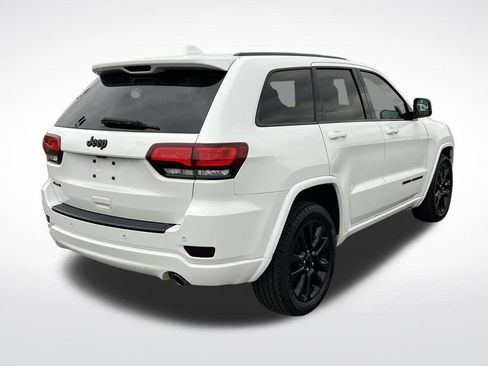 Used 2018 Jeep Grand Cherokee Altitude image 3