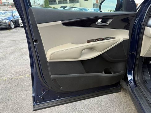 Used 2019 Kia Sorento FWD image 13