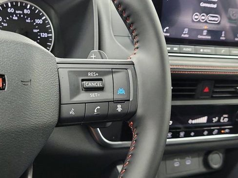 Used 2025 Nissan Rogue SV AWD/4WD image 30