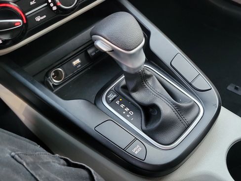 Used 2025 Kia Soul LX image 13