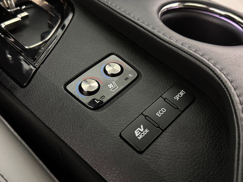 Used 2018 Toyota Avalon Limited w/ Protection Package FWD image 17