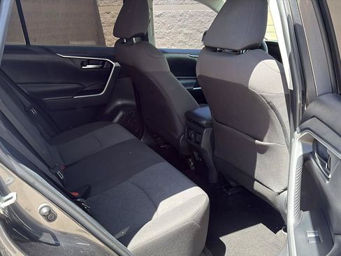 Used 2019 Toyota RAV4 XLE AWD/4WD image 19