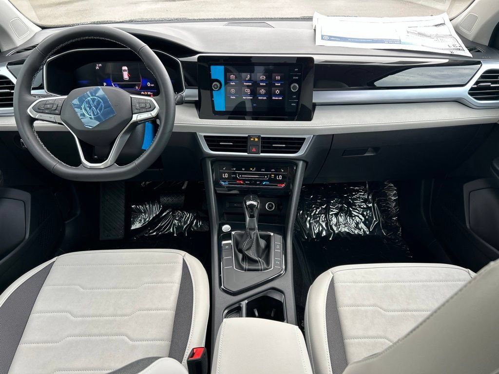 New 2026 Volkswagen Taos SE FWD image 10