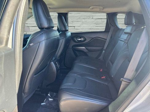 Used 2019 Jeep Cherokee Limited image 17