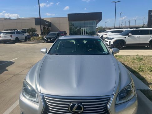 Used 2015 Lexus LS 460 AWD w/ Comfort Package image 3