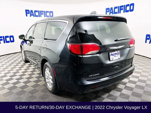 Used 2022 Chrysler Voyager LX image 6