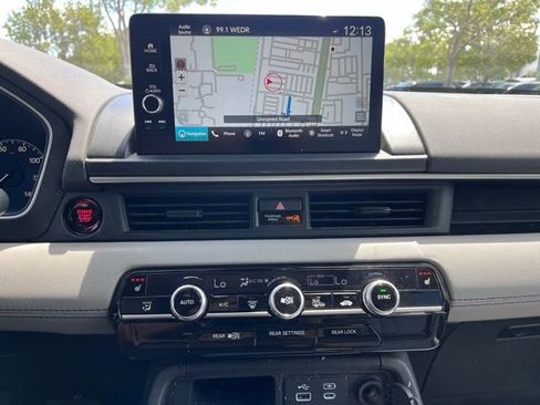 Used 2023 Honda Pilot Touring image 11